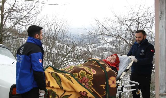 Kocaeli Büyükşehir Sultan Teyze’yi 13 yıldır hastaneye taşıyor