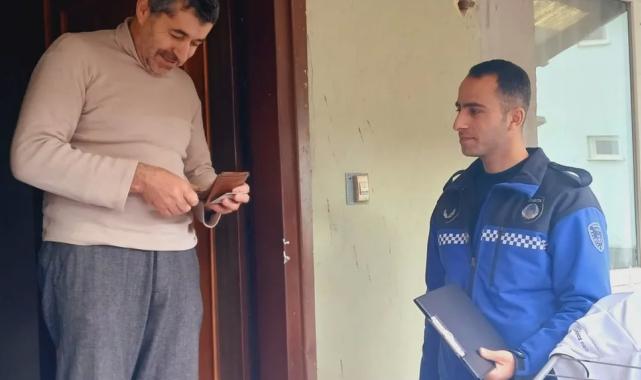 Kocaeli Zabıtası kayıp cüzdanı sahibine ulaştırdı