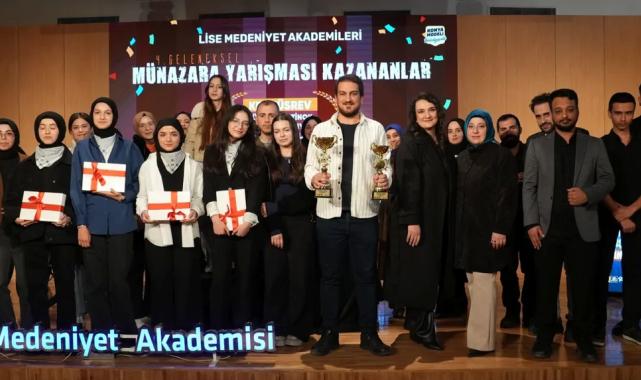 Konya Büyükşehir eğitim birimleriyle genç zihinleri bir araya getiriyor