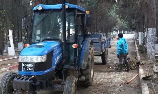 Manisa’da mezarlık bakımları aralıksız devam ediyor