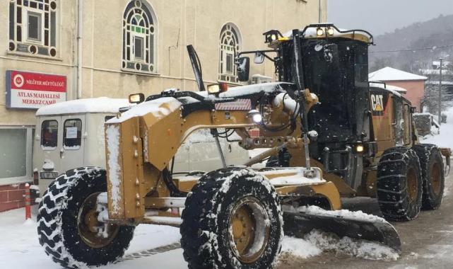 Nilüfer’de yolların açılması için ekipler seferber oldu