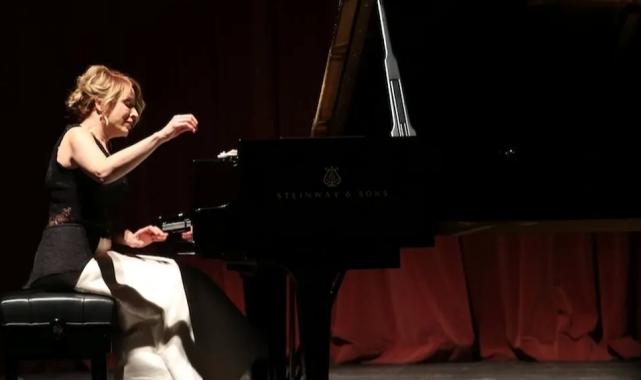 Rüya Taner Eskişehirlileri büyüledi