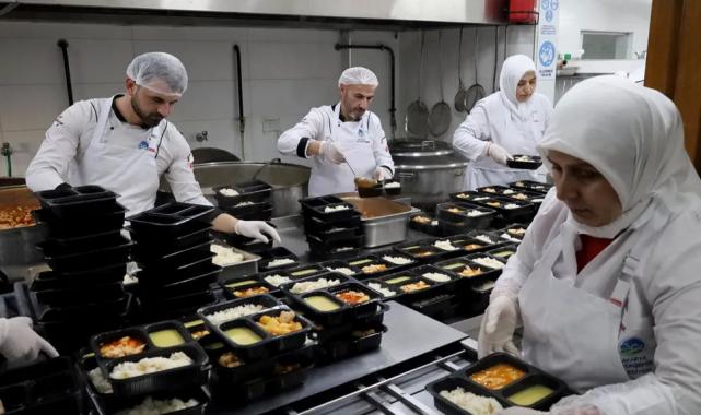 Sakarya Aşevi’nden ‘sıcak aş’lar Ramazan’da da hanelere ulaşacak