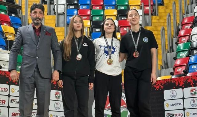 Sakarya Büyükşehir 3 madalyayla döndü