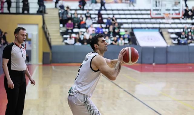 Sakarya Büyükşehir’in dev adamları seyircisi önünde kazandı