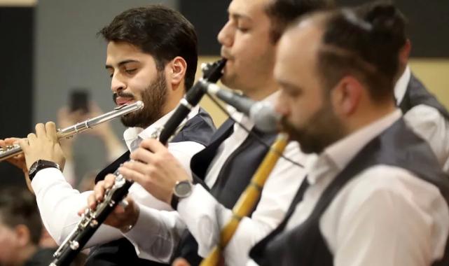 Sakarya’da sahneye çıkan isim konsere damga vurdu