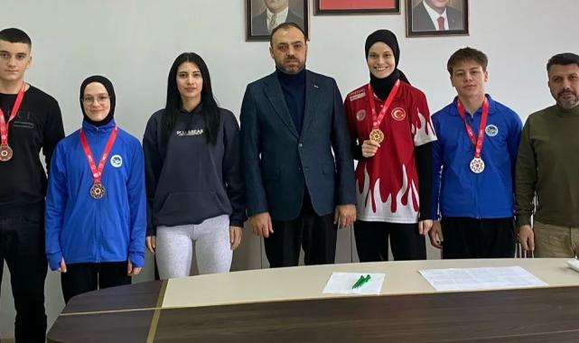 Sakarya’nın şampiyonları Enes Zengin’e misafir oldu