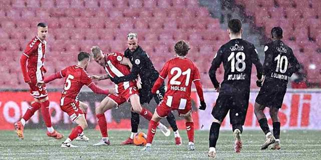 Reeder Samsunspor 2-3 Çaykur Rizespor (Maç Sonucu) Karadeniz derbisini kazanan Rizespor!