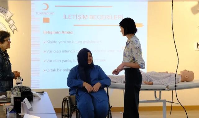 Türk Kızılay Bursa’dan kadın gönüllülerine eğitici eğitimi