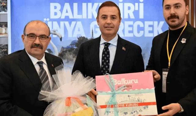 Vali Ustaoğlu, EMITT’te Balıkesir standını ziyaret etti