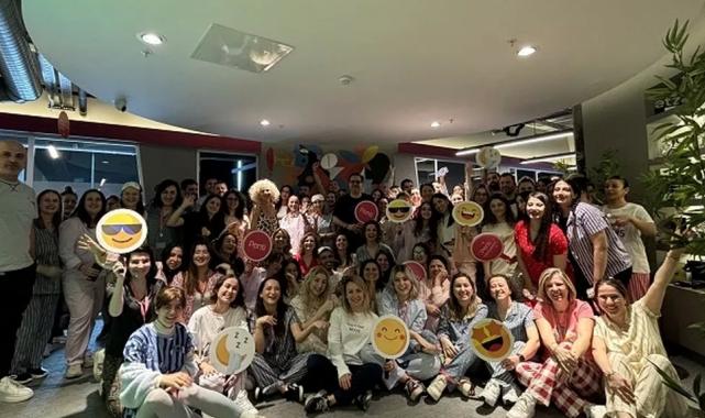 3 bin fazla kişi işe pijamayla gitti