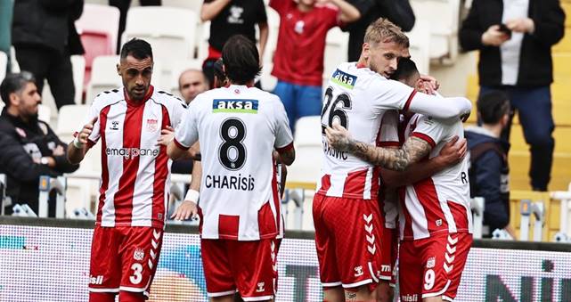 Net Global Sivasspor 5-1 Adana Demirspor (Maç Sonucu) Sivasspor evinde farklı kazandı!