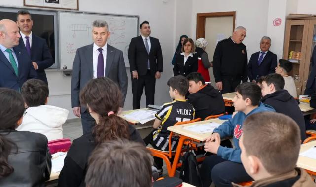 Artvin Valisi Ergün’den okul ziyareti