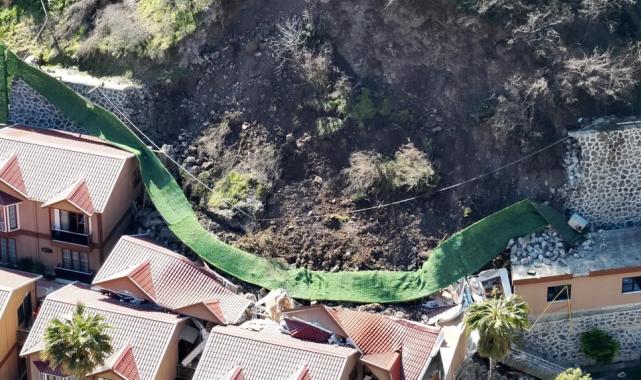 Artvin’deki heyelan turistik tesisin bazı bölümlerini yıktı