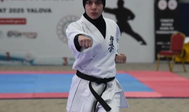 Ayşe Sude Yalova’dan altın madalyayla döndü