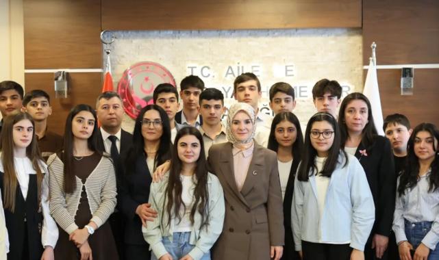 Bakan Göktaş Karabağ şehitlerinin çocuklarıyla buluştu