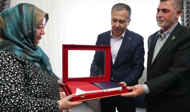 Bakan Yerlikaya’dan Konya’da şehit ailesine ziyaret