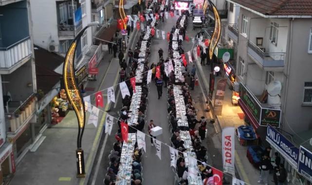 Başkan Hürriyet, halk iftarında Kuruçeşmelilerle bir araya geldi