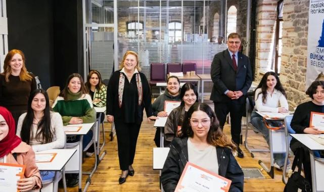 Başkan Tugay, Meslek Fabrikası’nda Güler Sabancı’yı ağırladı