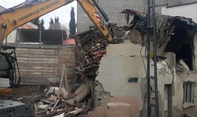 Bursa Osmangazi’de metrukların yıkımına devam