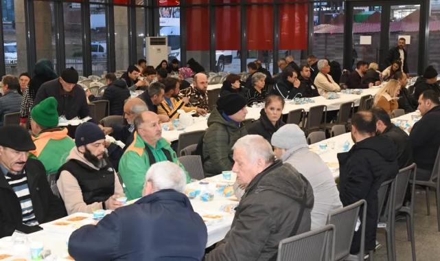 Bursa Osmangazi’de Ramazan bereketi: İhtiyaç sahibi ailelere 30 bin gıda paketi dağıtılacak!