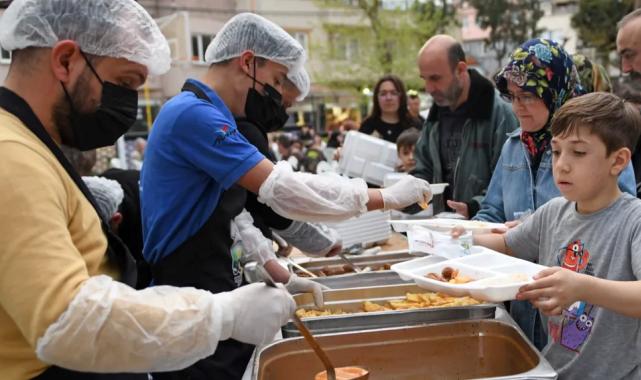 Bursa Yeşilova Mahallesi’nde 1000 kişilik iftar sofrası