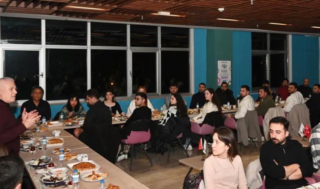 Bursa’da Başkan Bozbey sahuru gençlerle yaptı