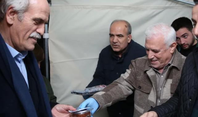 Bursa’da Başkan Bozbey’den Altepe’ye tatlı ikramı