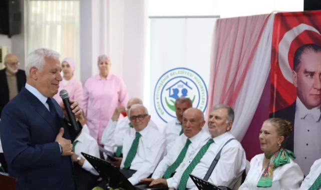Bursa’da huzurevi korosuna Başkan Bozbey sesiyle renk kattı