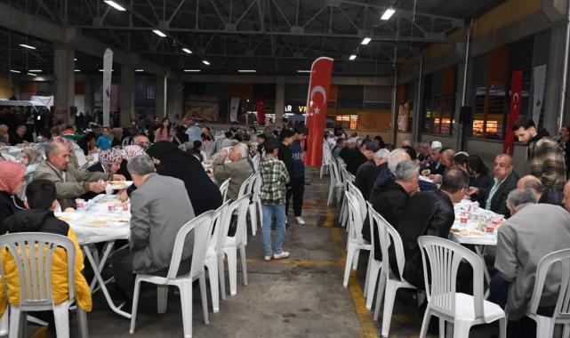 Bursa’da Osmangazi Belediyesi iftar sofrasında buluşturmaya devam ediyor