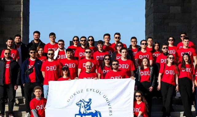 DEÜ öğrencileri Çanakkale’de şehitleri andı