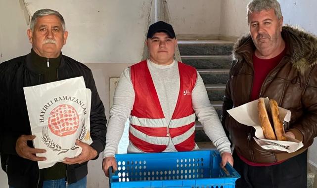 Edirne İpsala’da CHP’liler pide dağıttı