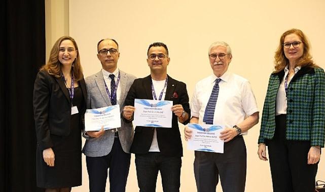 Ege Üniversitesi (EÜ) Tıp Fakültesinde 14 Mart Tıp Bayramı dolayısıyla etkinlik düzenledi.