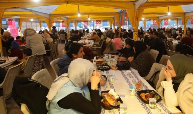 Gaziantep’te dört noktada sıcak yemek ikramı