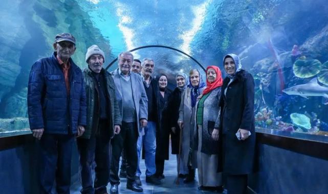 Huzurevi sakinlerinin akvaryum keyfi