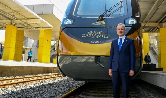 İlk milli banliyö tren seti raylarda