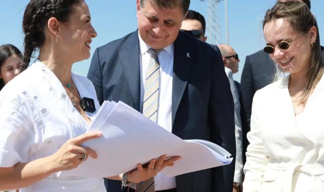 İzmir Efes’te Pamucak Rekreasyon Alanı’nda çalışmalarını sürüyor