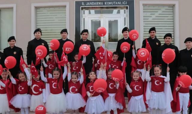 İzmir Gaziemirli öğrencilerden jandarmaya ziyaret