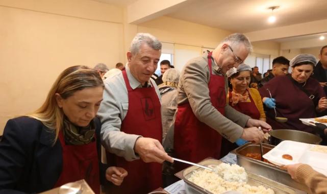 İzmir Güzelbahçe’de evlere sıcak servis