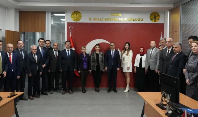 İzmir İl Millî Eğitim’de bayramlaşma coşkusu