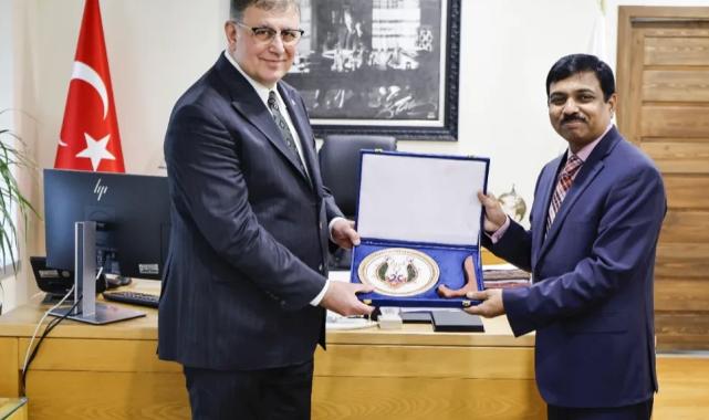 İzmir ile Hindistan arasındaki kültürel ilişkiler güçleniyor