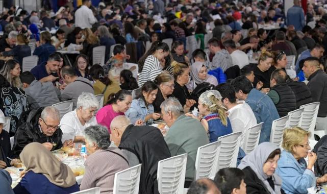 İzmir’de halk sofrası Gaziemir’de kuruldu