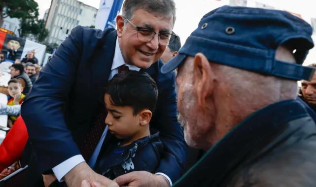 İzmir’de iftar sofrasında dayanışma mesajı!