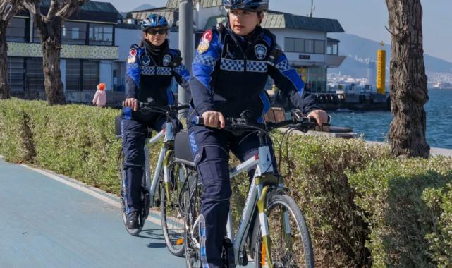 İzmir’de kadın emeği kenti güzelleştiriyor