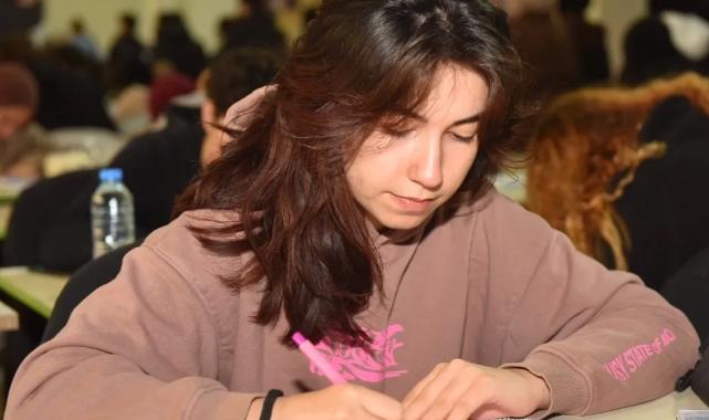 İzmir’de öğrencilere YKS ücreti desteği