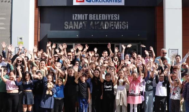 İzmit Belediyesi Sanat Akademisi tiyatro sahnesini büyütüyor
