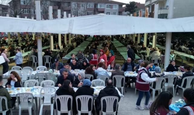 İzmit Cumhuriyet Mahallesi aynı sofrada buluştu