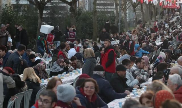 İzmit’te Başkan Hürriyet, vatandaşlarla buluştu 