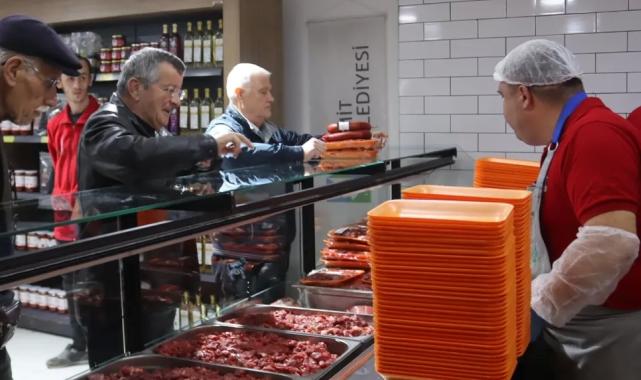 İzmit’te Halk Et satışları başladı… Kıyma 449 TL, kuşbaşı 489 TL