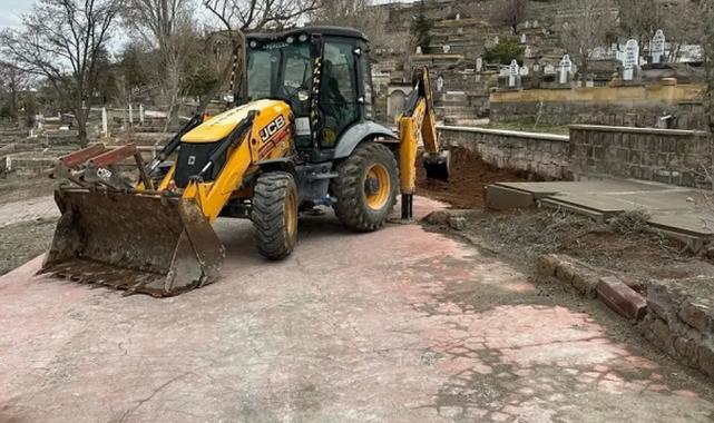 Kayseri Melikgazi’de mezarlıklar bayrama hazır